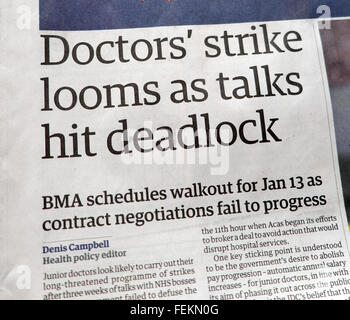 Guardian Schlagzeilen Streik droht Startseite Artikel "Ärzte" als Gespräche deadlock "BMA Zeitpläne Arbeitsniederlegung betroffen. London, GB, 30. Dezember 20015 Stockfoto