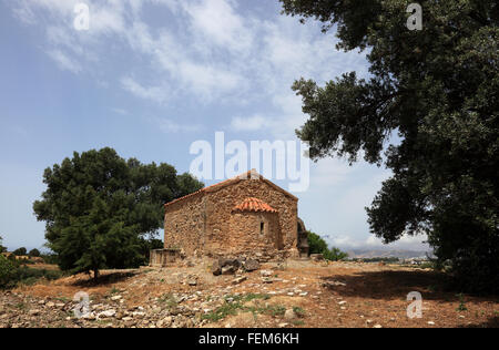 Kreta, archäologische Ausgrabungsstätte von Agida Triada, kleine byzantinische Kapelle von Agio Georgios im Bereich Mionischen-Palast Stockfoto