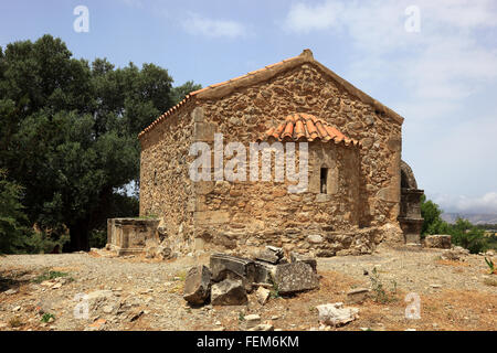 Kreta, archäologische Ausgrabungsstätte von Agida Triada, kleine byzantinische Kapelle von Agio Georgios im Bereich Mionischen-Palast Stockfoto