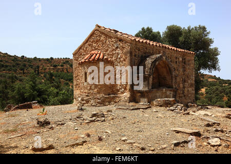 Kreta, archäologische Ausgrabungsstätte von Agida Triada, kleine byzantinische Kapelle von Agio Georgios im Bereich Mionischen-Palast Stockfoto