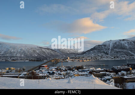 Tromso-Stadt im Winter mit Schnee und Sonnenschein Übersicht Foto 7. Februar 2016 Stockfoto
