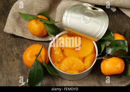 natürliche Bio Dosen Mandarin (Orange) in Sirup Stockfoto