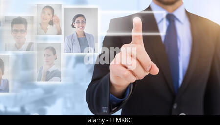 Zusammengesetztes Bild der Geschäftsmann zeigte mit dem Finger in die Kamera Stockfoto