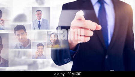 Zusammengesetztes Bild der Geschäftsmann zeigte mit dem Finger in die Kamera Stockfoto