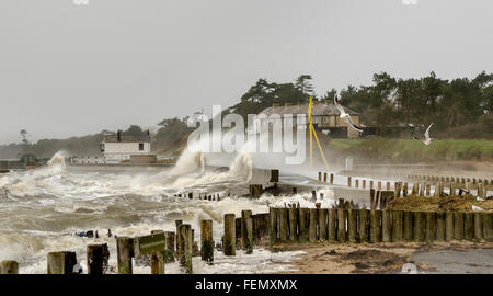 Lepe Beach, Hampshire, UK. 8. Februar 2016. Sturm Imogen Hits Südküste in Lepe beach Hampshire Credit: Howard West/Alamy Live-Nachrichten Stockfoto