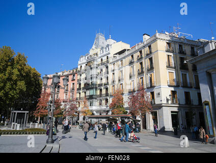 MADRID, Spanien - 14. November 2015: Architektur an der Plaza de Oriente im Zentrum von Madrid, Spanien Stockfoto