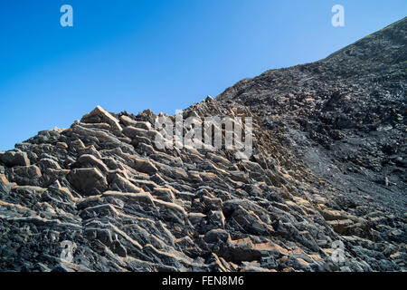 Dramatische und schroffen Felsformationen an der westlichen Algarve. Stockfoto