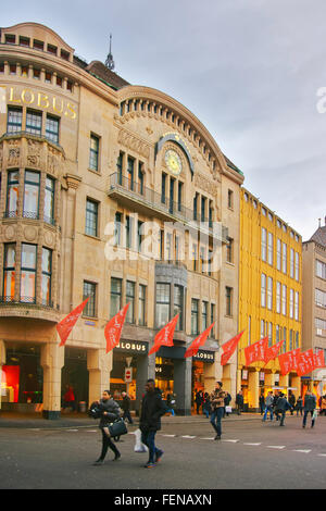 BASEL, Schweiz - 1. Januar 2014: Streetview in der Altstadt von Basel. Basel ist die drittgrößte Stadt der Schweiz. Stockfoto