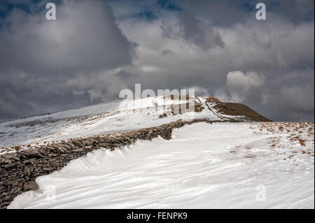 Whernside im Winter Stockfoto