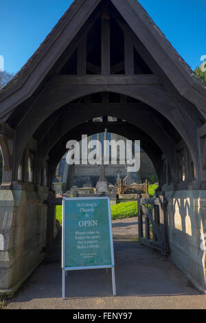 Einladende Leute Zeichen eingeben, St Catwg Kirche, Pentyrch, Nord-Cardiff, South Glamorgan, Wales, UK Stockfoto