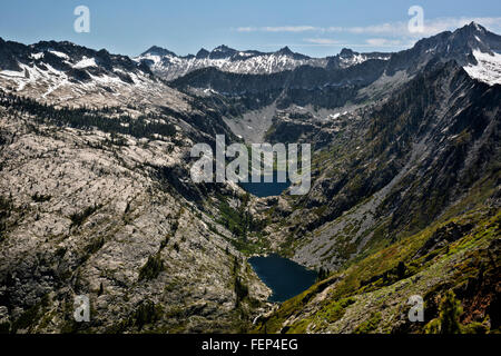 Kalifornien - Emerald und Sapphire Seen in der Stuart Fork Creek Valley vom Gipfel des Karibus Scramble. Stockfoto