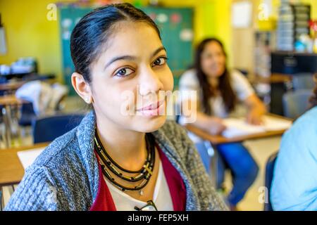 Porträt der weiblichen reife Schüler in der Klasse Stockfoto