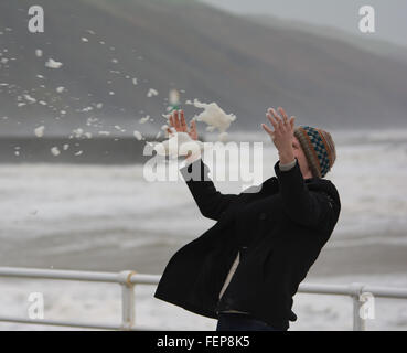 Aberystwyth, Wales, UK. 8. Februar 2016. Stürmen Sie Imogen Teige Aberystwyth, Wales. Bildnachweis: Paul Williams/Alamy Live-Nachrichten Stockfoto