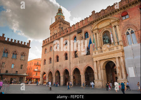 Bologna Palazzo Comunale, mit Blick auf die Grand renaissance Fassade des Palazzo Comunale in der Altstadt von Bologna, Emilia-Romagna, Italien. Stockfoto