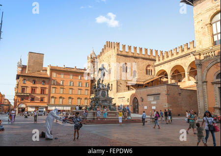 Piazza del Nettuno Bologna, mit Blick auf den Neptunbrunnen in der Piazza del Nettuno der Stadt Bologna, Emilia-Romagna, Italien. Stockfoto