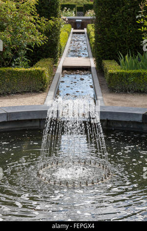 Wasserspiel in Alnwick Castle gardens Stockfoto