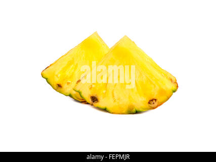 Zwei Scheiben saftiger Frucht Ananas auf weißem Hintergrund Stockfoto