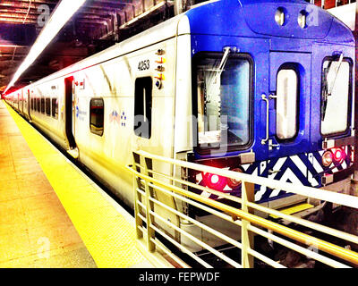 S-Bahn am Bahnsteig, Grand Central Terminal, NYC geparkt Stockfoto