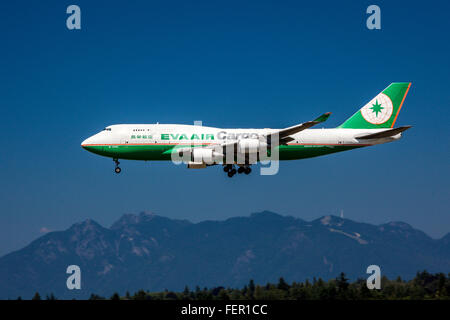 Eva Air Cargo Boeing 747-400 SF. Landung am YVR, Vancouver. Stockfoto