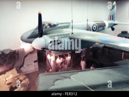 Die de Havilland DH98 Mosquito T MkIII (Seriennummer TV959) war ein vielseitiges britisches Flugzeug aus dem Zweiten Weltkrieg, das für seine Geschwindigkeit, Agilität und Multifunktionsfähigkeit bekannt war. Sie diente in verschiedenen Funktionen, einschließlich Aufklärung und Bombardierung. Stockfoto