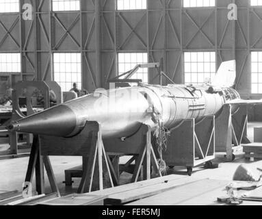 Dieses Bild aus der Atlas negative Collection erfasst eine historische Szene mit reichen Details. Das negative Format gibt Einblicke in die Anfänge der Fotografie und Archivdokumentation. Stockfoto