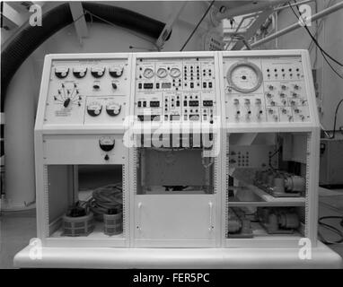 Ein Archivfoto aus der Atlas negative Collection mit historischen Bildern und seltenen Dokumenten. Die Sammlung enthält Bildmaterial aus dem frühen 20. Jahrhundert und bietet wertvolle Einblicke in kulturelle, architektonische und gesellschaftliche Entwicklungen dieser Zeit. Stockfoto