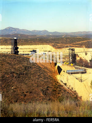 Dieses Bild stammt aus der Atlas negative Collection und zeigt einen historischen Moment, der in einem Foto vom Anfang bis Mitte des 20. Jahrhunderts aufgenommen wurde. Die Sammlung dokumentiert wichtige Ereignisse und Einzelpersonen der Zeit. Stockfoto