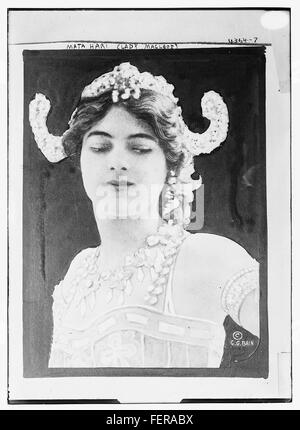 Mata Hari, geborene Margaretha Geertruida Zelle, war eine niederländische exotische Tänzerin und Kurtisane, die für ihre Spionagetätigkeit während des Ersten Weltkriegs berüchtigt wurde. Sie wurde der Spionage für Deutschland vorgeworfen und 1917 von den Franzosen hingerichtet. Stockfoto