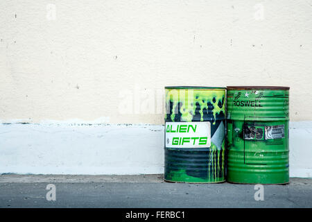 'Fremd' Mülltonnen, Roswell, New Mexiko USA Stockfoto