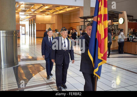 Phoenix, Arizona, USA. 8. Februar 2016. Mitglieder der American Legion, Arizona Post 50 präsentieren die Farben bei der Eröffnung der Chinese Week Pressekonferenz im Rathaus der Stadt Phoenix. Bildnachweis: Jennifer Mack/Alamy Live-Nachrichten Stockfoto