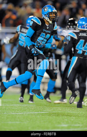 Orlando, FL, USA. 5. November 2010. Florida Tuskers defensive zurück Keiwan Ratliff (20 liefert einen Punt während die Tuskers Spiel gegen die Omaha Nighthawks an der Florida Citrus Bowl am 4. November 2010 in Orlando, Florida. Florida gewann das Spiel 31-14. © Scott A. Miller/ZUMA Draht/Alamy Live-Nachrichten Stockfoto