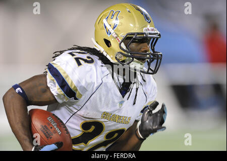 Orlando, Florida, USA. 11. November 2010. Während der kolonialen Spiel gegen Florida Tuskers in der Florida Citrus Bowl am 11. November 2010 in Orlando, Florida wieder Hartford kolonialen defensive Gerard Lawson (22). Die Tuskers gewann das Spiel 41-7. © Scott A. Miller/ZUMA Draht/Alamy Live-Nachrichten Stockfoto