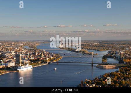 Fluss Daugava und Riga von oben Stockfoto