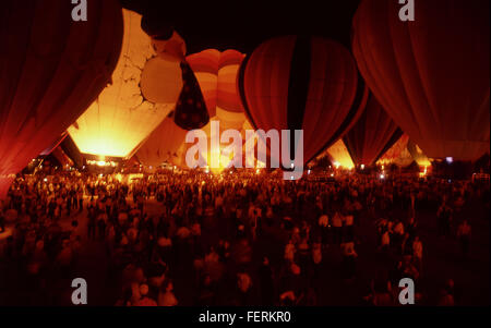 Albuquerque, NM, USA. 1. November 2013. Ballonglühen in Albuquerque International Balloon Fiesta am 13. Oktober 1992 in Albuquerque, NM. © Scott A. Miller/ZUMA Draht/Alamy Live-Nachrichten Stockfoto