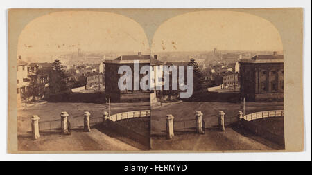 Sydney aus der Domäne [1859] [Ecke Macquarie Street und Bent Street, Blick nach Westen. Der erhöhten Aussichtspunkt zeigt das Foto wurde aus dem Turm errichtet über den Sir Richard Bourke-Statue im Mai 1859] Sydney aus der Domäne [1859] [Ecke Macquarie Street und Bent Stockfoto