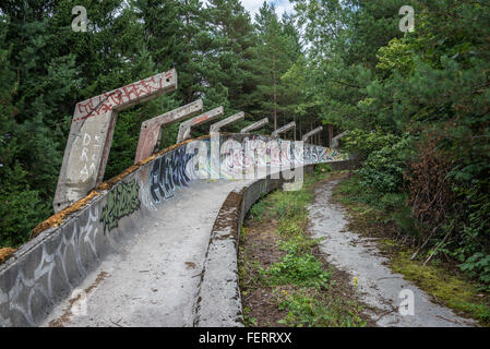 beschädigt, Sarajevo Olympische Bob- und Rodelbahn gelegen auf Trebević Berg, gebaut für die Olympischen Winterspiele 1984 Stockfoto