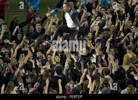 Santa Clara, Kalifornien, USA. 7. Februar 2016. Coldplay Sänger CHRIS MARTIN während der Halbzeit-Show beim Super Bowl 50 Levi es Stadium. © Manny Crisostomo/Sacramento Bee/ZUMA Draht/Alamy Live-Nachrichten Stockfoto