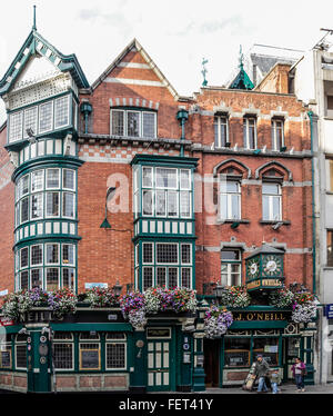 M. J. O'Neill Bar, einem beliebten viktorianischen Stadtzentrum Pub in Suffolk Street, Zentrum von Dublin, Republik Irland Stockfoto