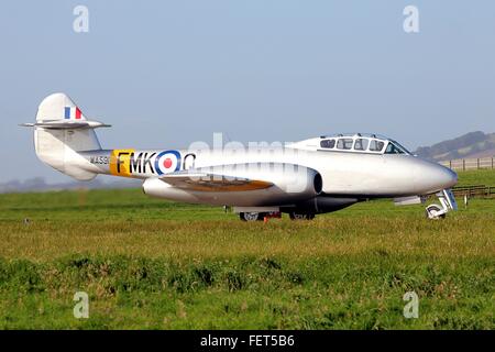 Eine Gloster Meteor T7, betrieben von klassischen Flug wird auf dem Display an der Leuchars Air Show 2012 hier gesehen. Stockfoto