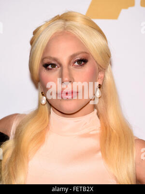 Beverly Hills, Kalifornien, USA. 8. Februar 2016. Lady Gaga kommt für den Oscar nominierten Luncheon 2016 im Beverly Hilton Hotel. Bildnachweis: Lisa O'Connor/ZUMA Draht/Alamy Live-Nachrichten Stockfoto