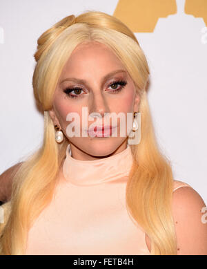 Beverly Hills, Kalifornien, USA. 8. Februar 2016. Lady Gaga kommt für den Oscar nominierten Luncheon 2016 im Beverly Hilton Hotel. Bildnachweis: Lisa O'Connor/ZUMA Draht/Alamy Live-Nachrichten Stockfoto