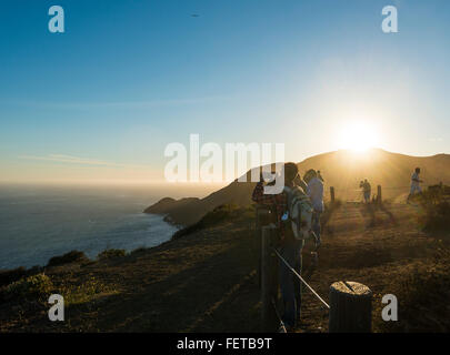 Touristen an einem Aussichtspunkt, San Francisco, Kalifornien, USA Stockfoto