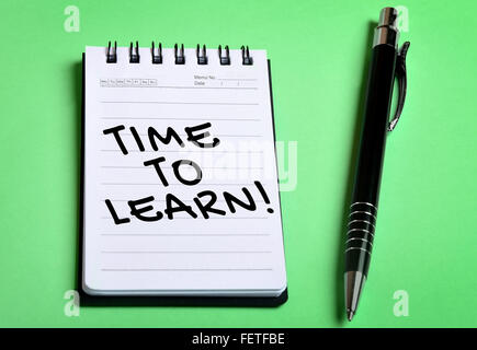 Zeit zu lernen, Wort schreiben auf notebook Stockfoto