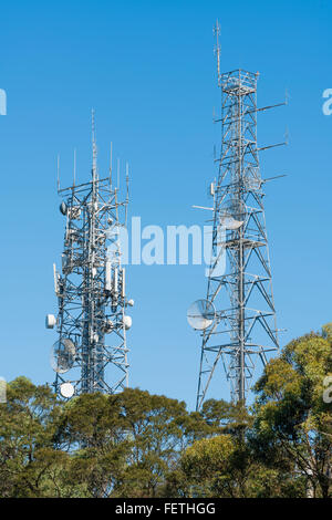 Antenne-Turm auf einem Hügel Stockfoto