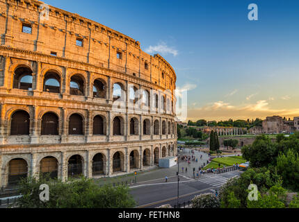 Sonnenuntergang am Kolosseum, Rom, Italien Stockfoto