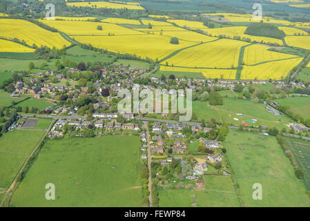 Eine Luftaufnahme von Northamptonshire Dorf von Creaton und Umland Stockfoto