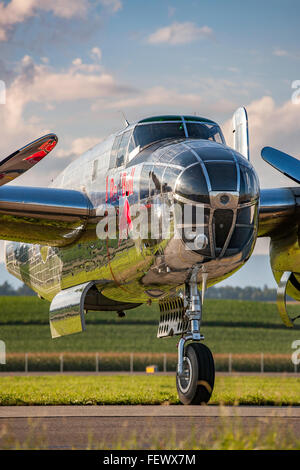 North American Aviation b-25 Mitchell Bomber (Registrierung N6123C) von Red Bull "The Flying Bulls" betrieben. Stockfoto