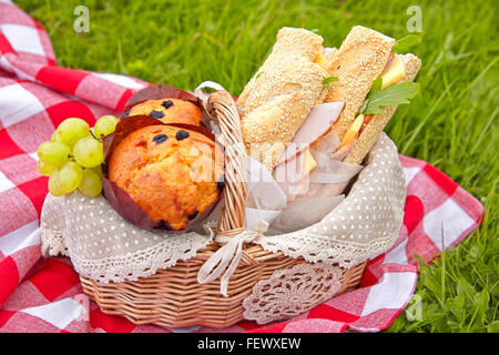 Augäpfel auf Sticks für Halloween Stockfoto