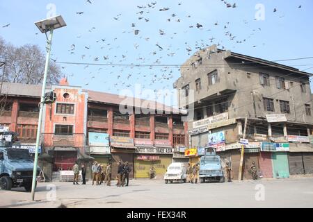 Srinagar, Kaschmir. 9. Februar 2016. Strenge Einschränkungen wurden als Ausgangssperre in alten Stadtteile von Srinagar am Dienstag sein. Bildnachweis: Basit Zargar/Alamy Live-Nachrichten Stockfoto