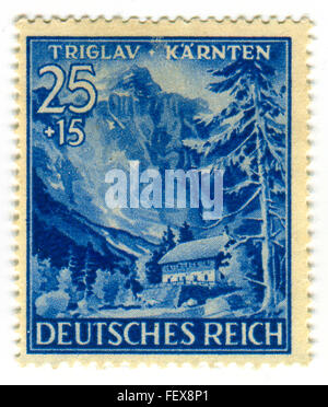 GOMEL, Weißrussland - Februar 2016: Eine Briefmarke gedruckt in Deutschland zeigt Bild des Triglav Kärnten, ca. 1941. Stockfoto